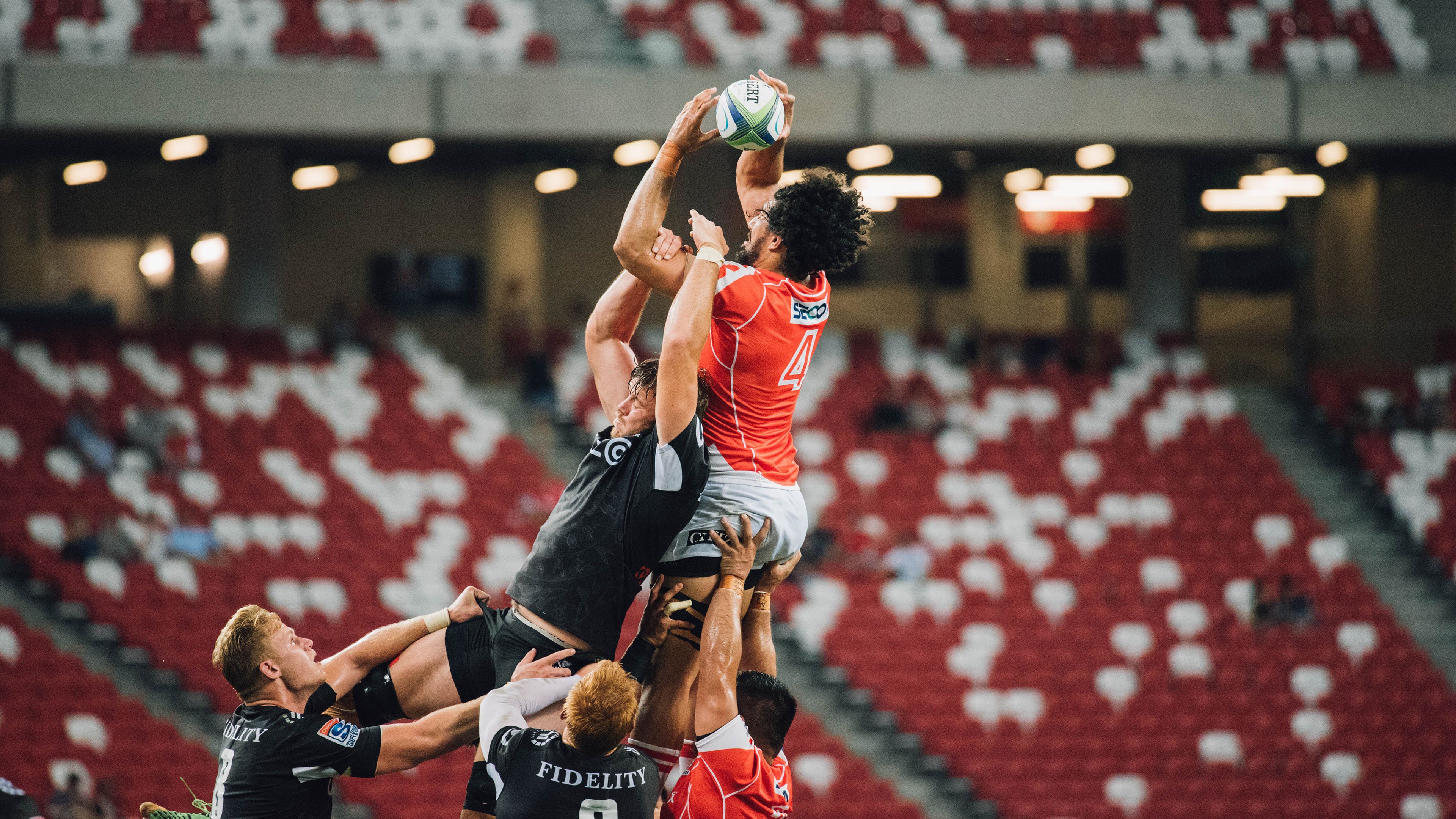 “白色冰原：世界最极端赛段中的速夺瞬间”，白色冰川